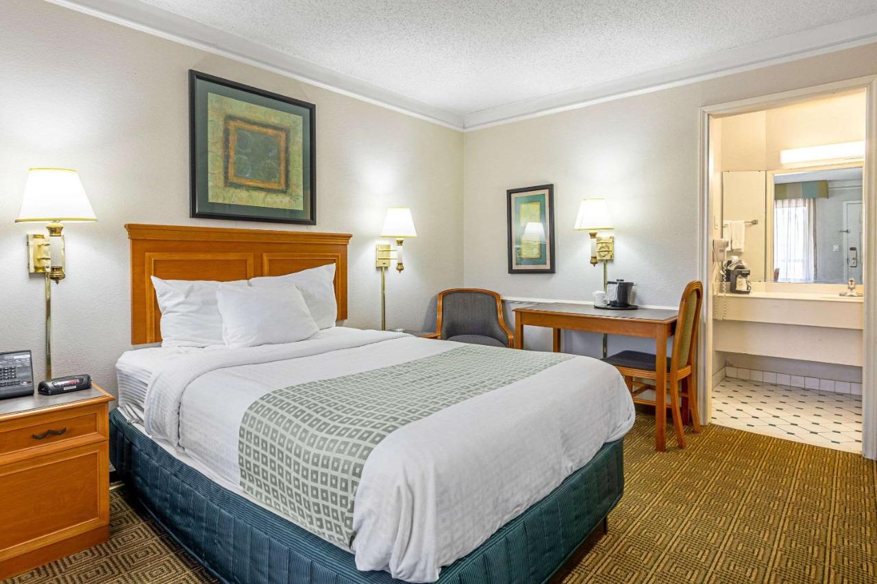 Rodeway Inn Huntsville Buitenkant foto