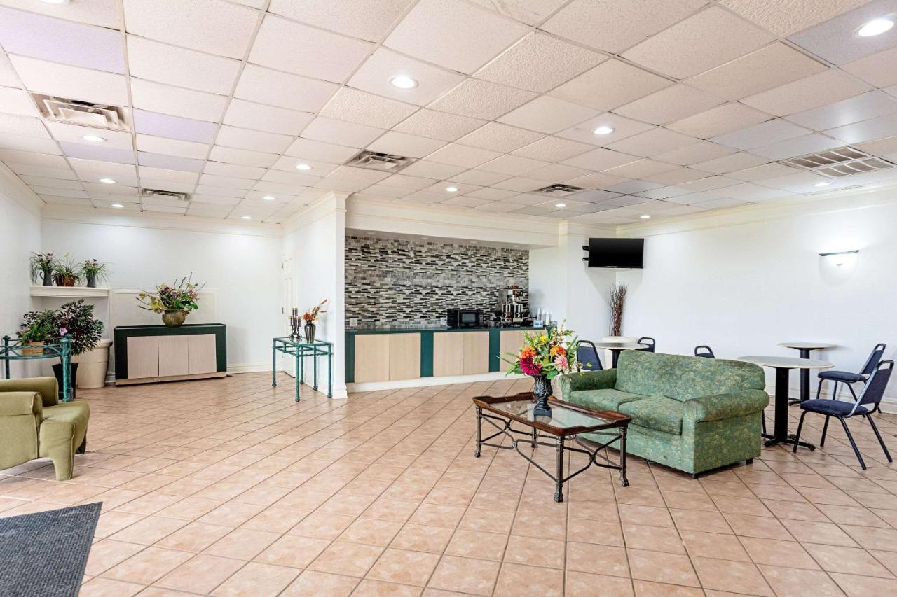 Rodeway Inn Huntsville Buitenkant foto