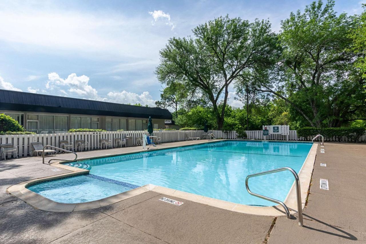 Rodeway Inn Huntsville Buitenkant foto