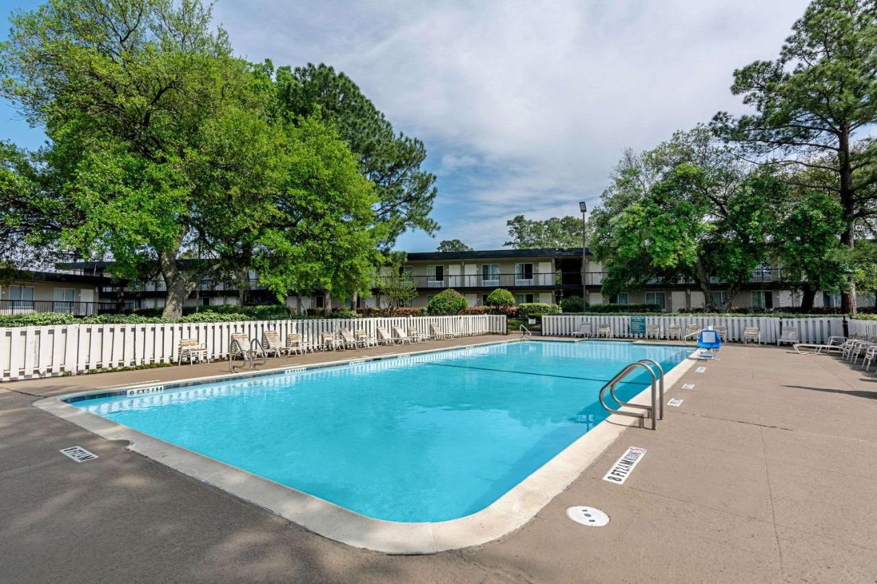 Rodeway Inn Huntsville Buitenkant foto