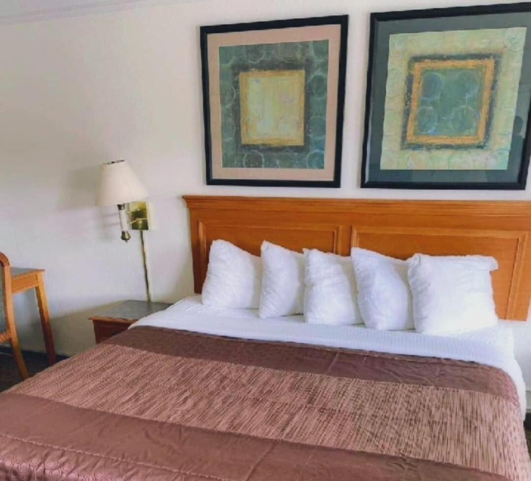 Rodeway Inn Huntsville Buitenkant foto